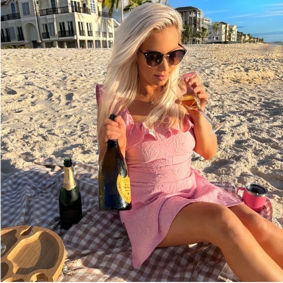 Meet your Posher, Jess - Picture 2 of 2